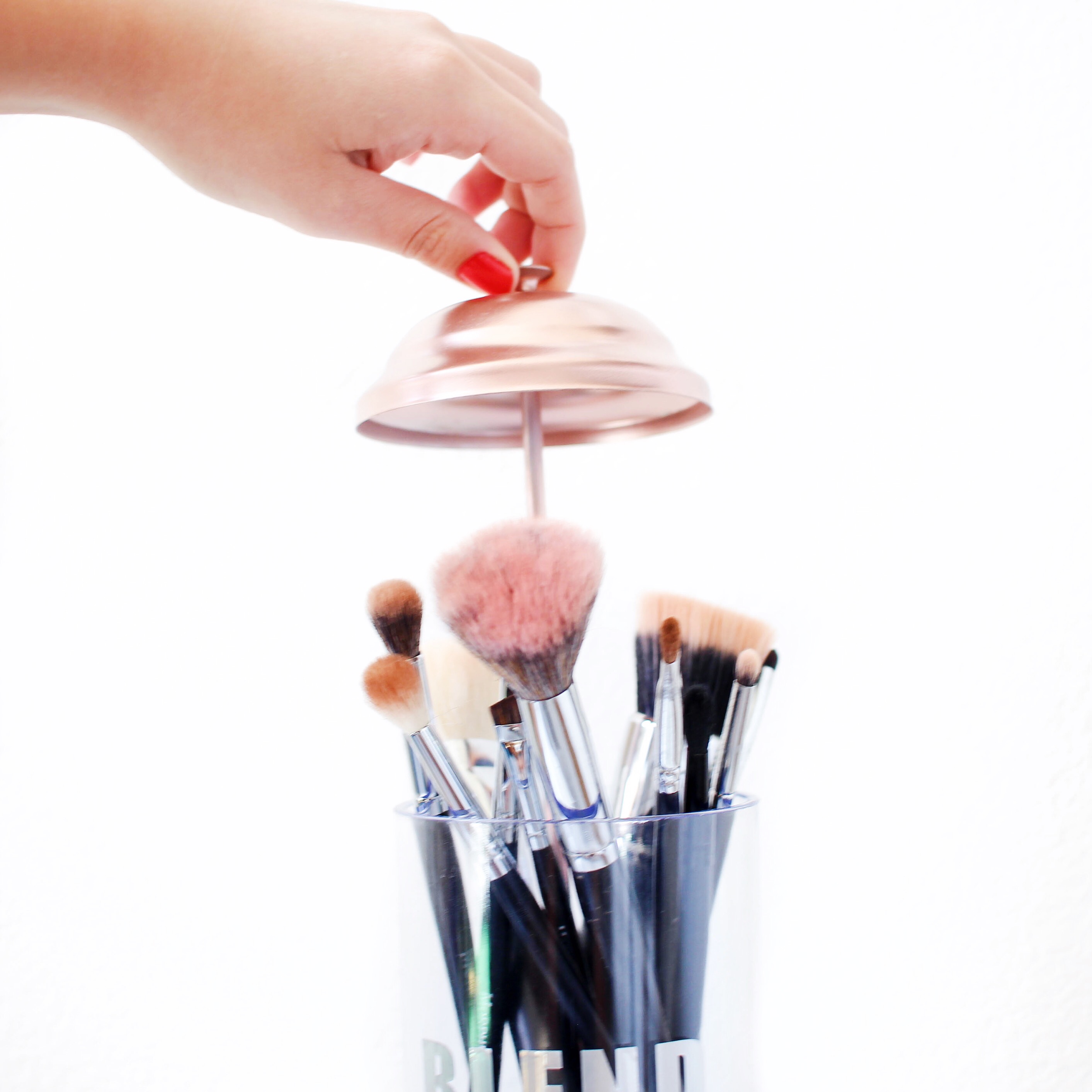 DIY Makeup Brush Holder | Twinspiration