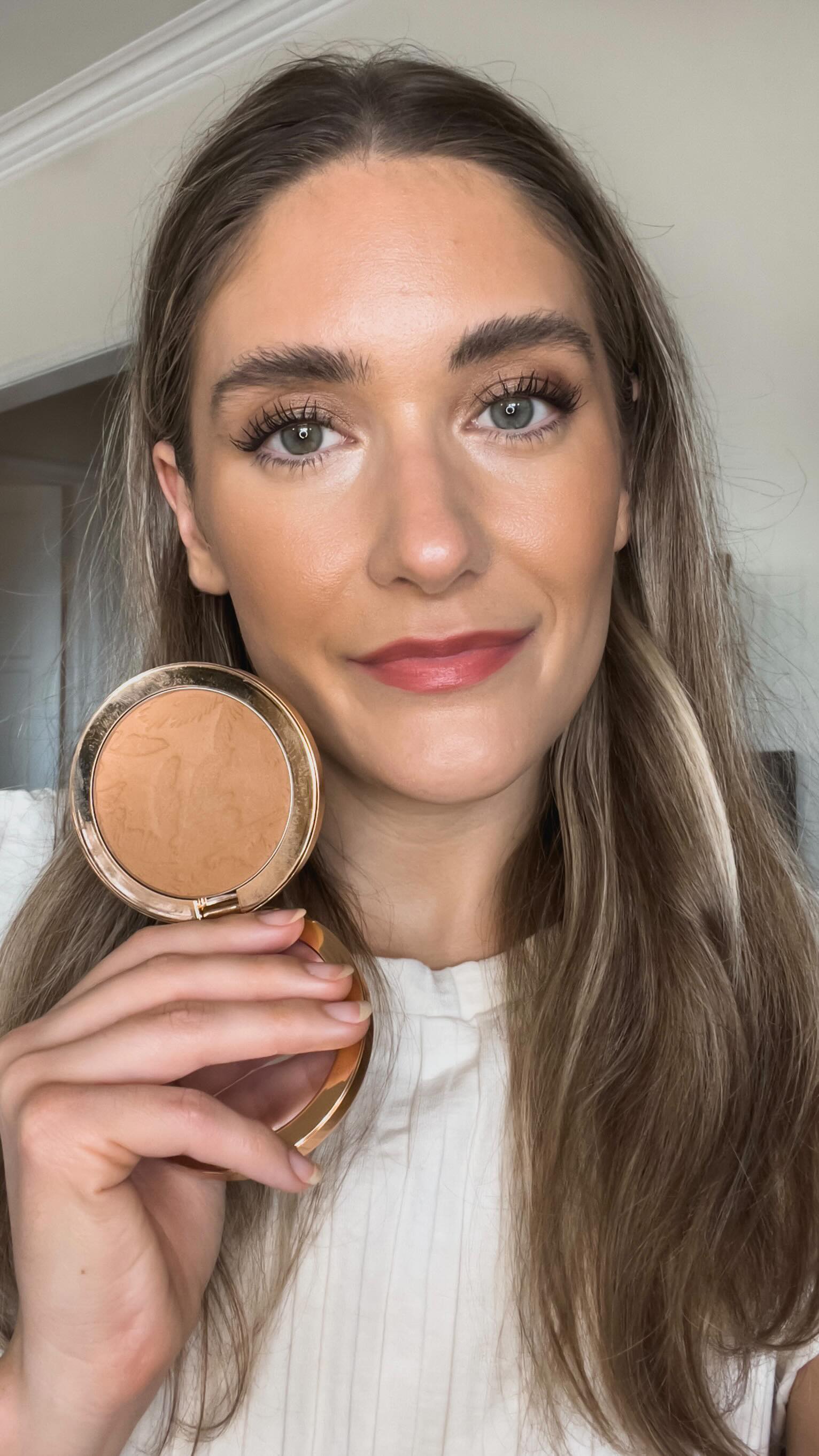 I had to pick up the @beautypie bronzers as soon as I saw them. I love that they're refillable so I was able to buy one with the compact (Light shade Goldielux) and then one refill pan (Medium shade Soleil All Day). I apply both here so you can see how they work on my skintone. I think Soleil All Day is a bit too dark and warm for me but because the formula is SO easy to blend, it does work for me. I prefer Goldielux but I do with there was a color that was a bit deeper than Goldielux and less warm. I LOVE how smooth and easy to blend the formula is, it would honestly be my new fav powder bronzer if the shade was a bit more neutral! #beautypie #bronzerreview

Use GARSOWTWINSSENTME at beauty pie for $10 off