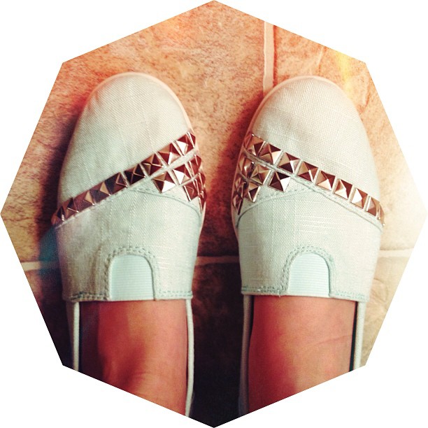 DIY Studded Shoes by Twinspiration: https://twinspiration.co/studded-shoes/