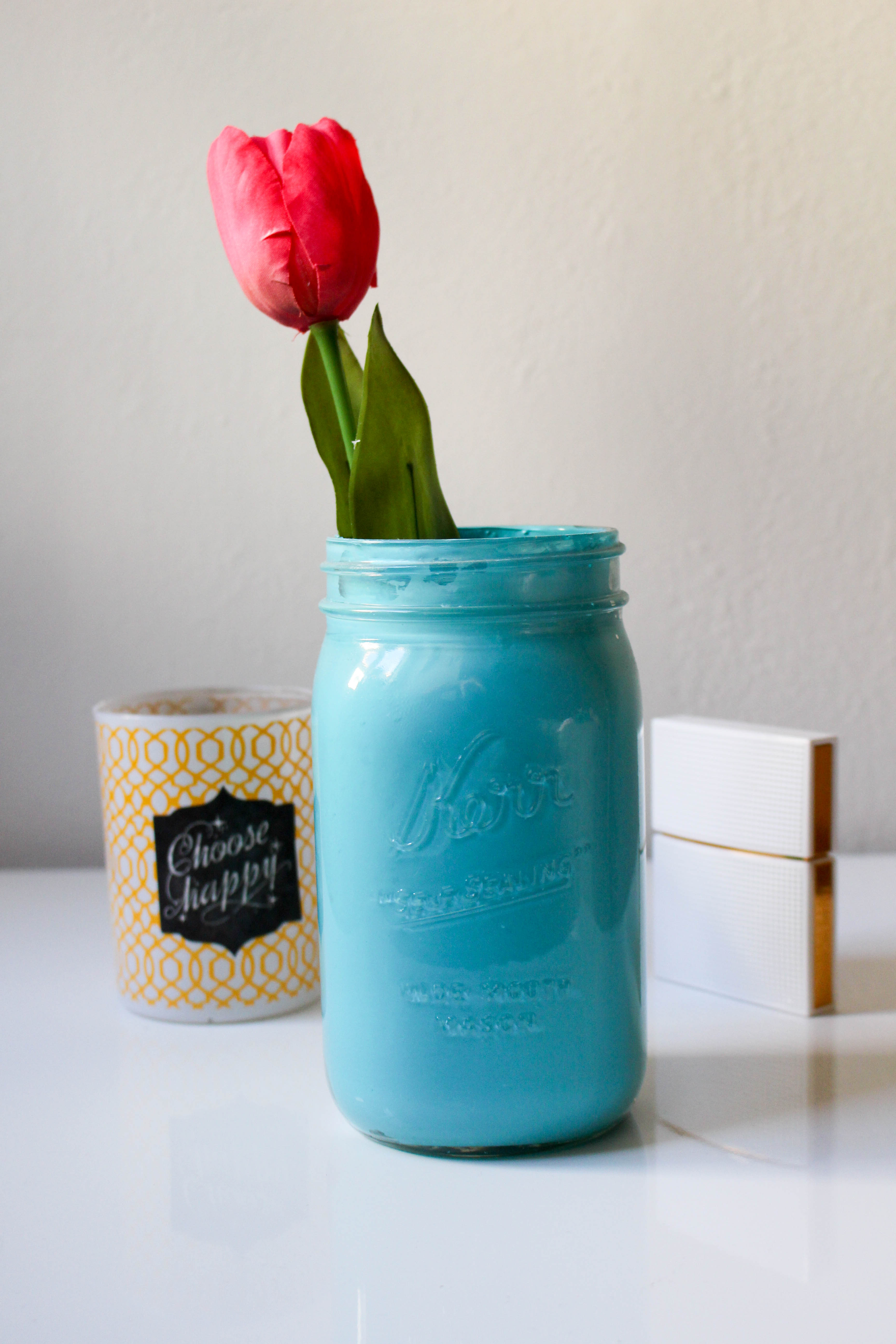 DIY Colored Mason Jar Vase by Twinspiration