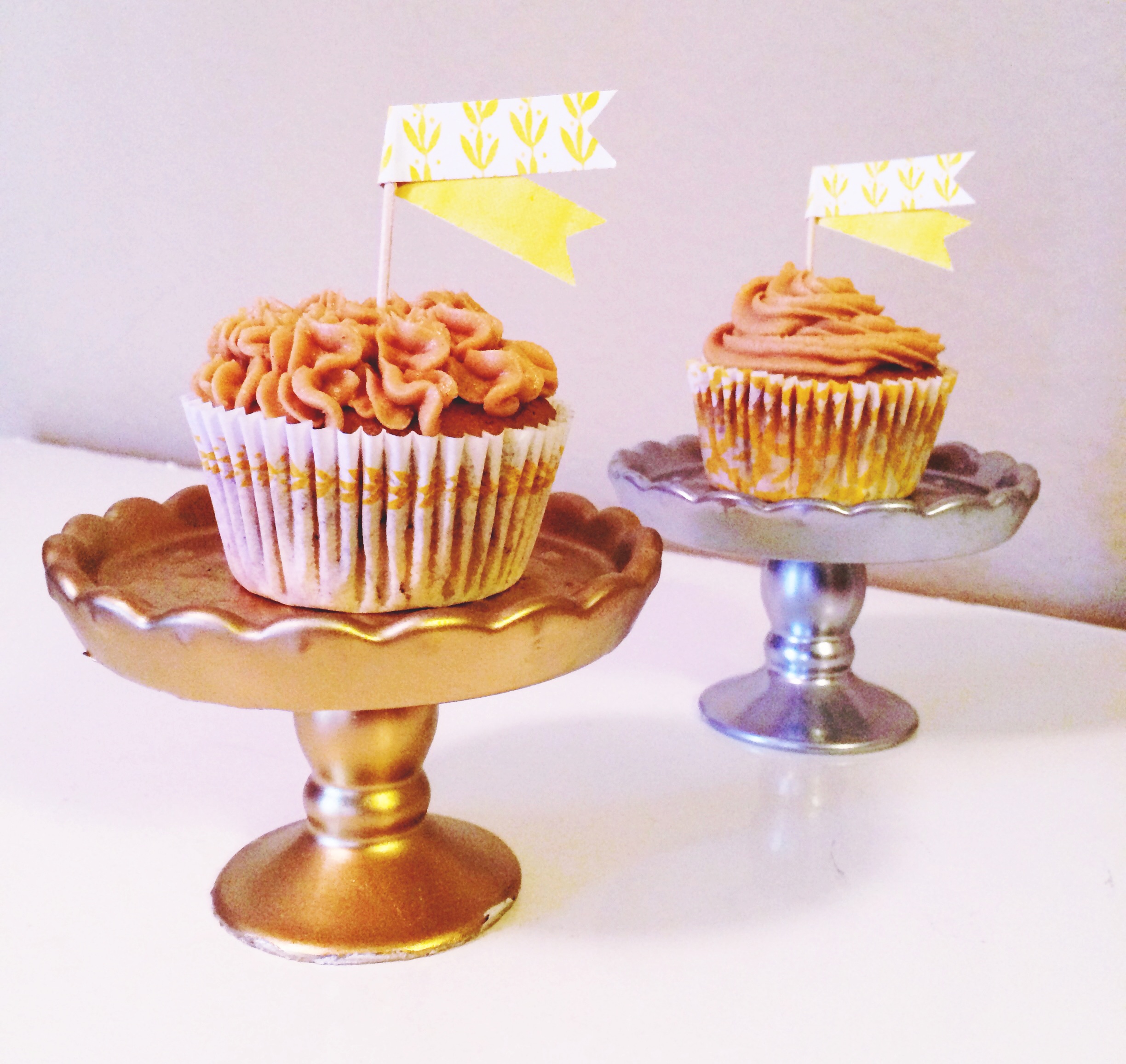 Banana Cupcakes With Peanut Butter Frosting by Twinspiration