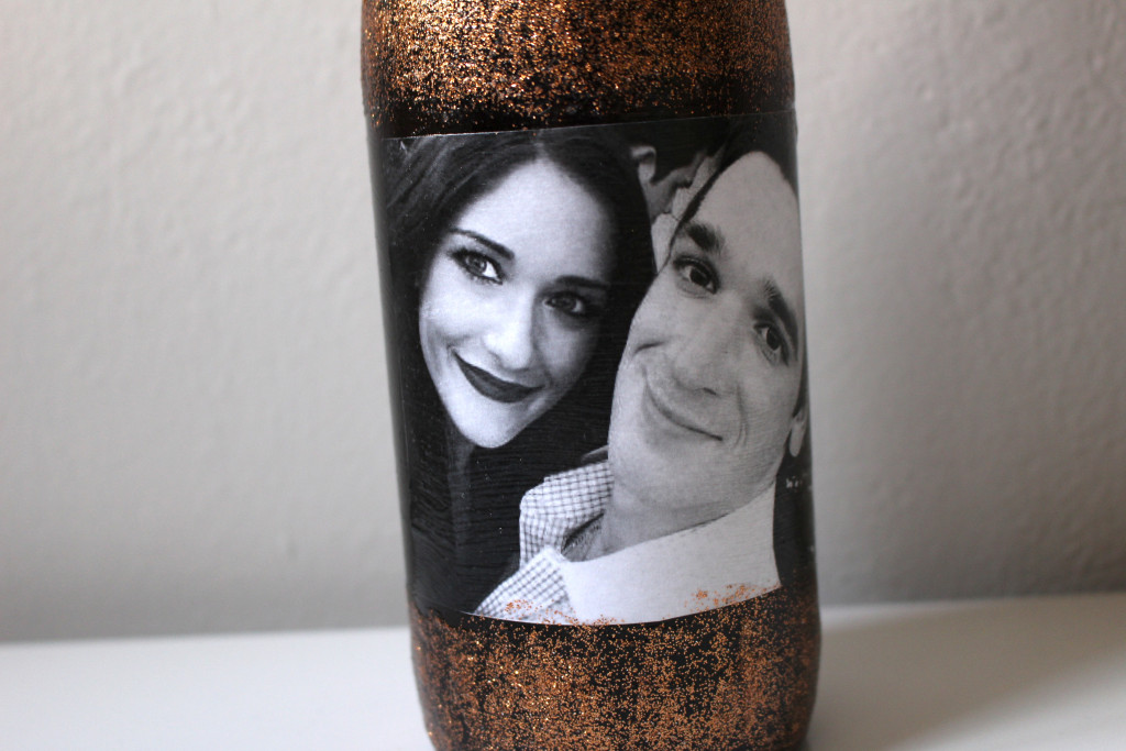 DIY Photo Collage Wine Label by Twinspiration at https://twinspiration.co/diy-wine-label/ 