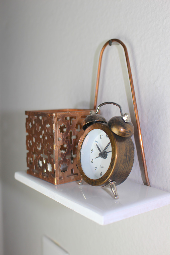 DIY Copper Shelves & Jewelry Hangers by Twinspiration at https://twinspiration.co/copper-shelves-jewelry-hangers/