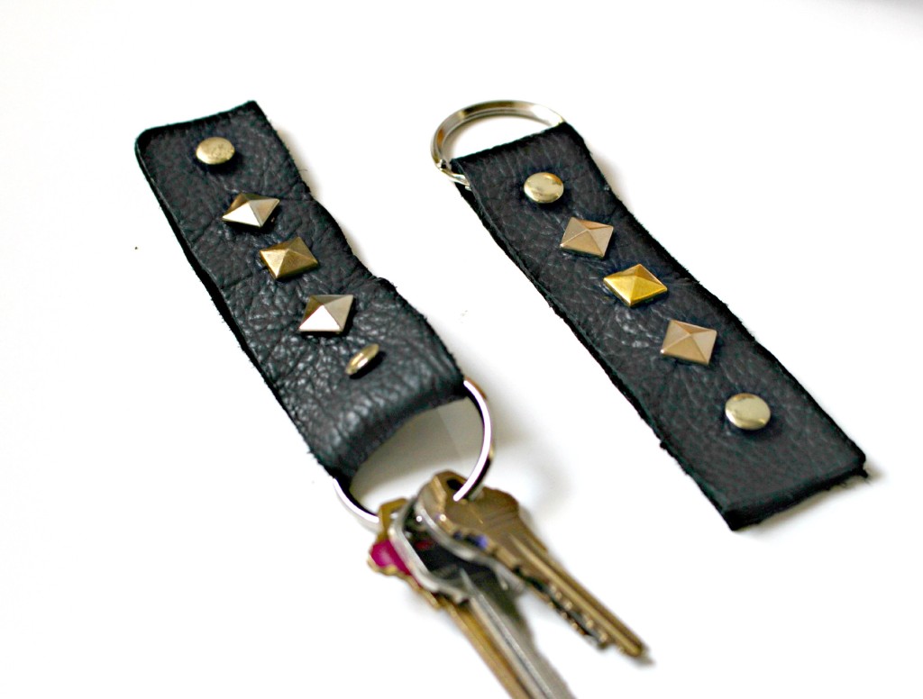 Leather & Studs Keychain • https://twinspiration.co/leather-studs-keychain/
