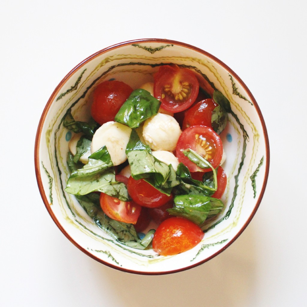 Caprese Salad by Twinspiration: https://twinspiration.co/caprese-salad/