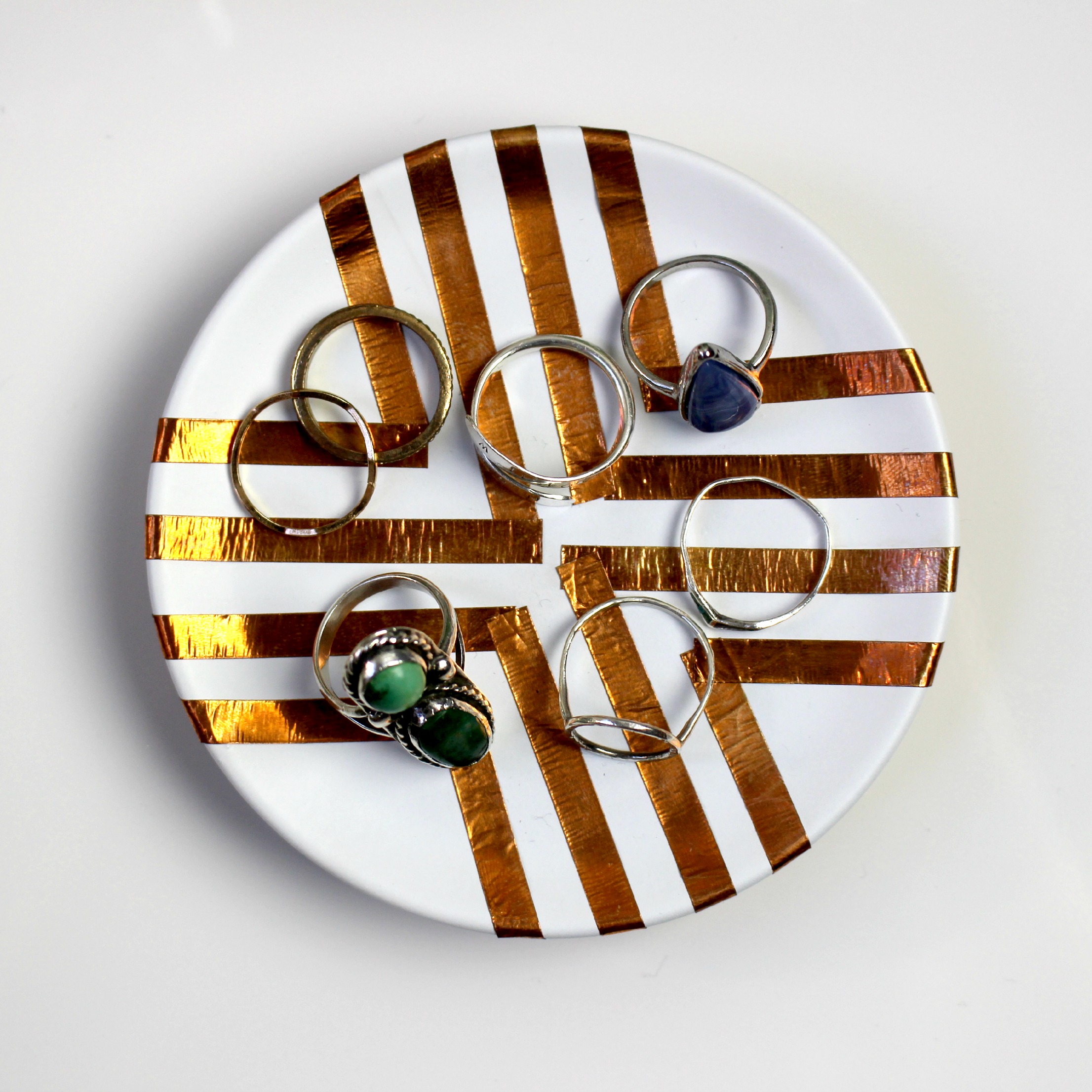 Easy DIY Ring Dish by Twinspiration at https://twinspiration.co/diy-ring-dish/