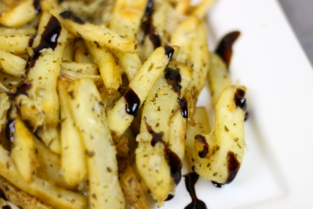 Pesto Fries by Twinspiration: https://twinspiration.co/pesto-fries/