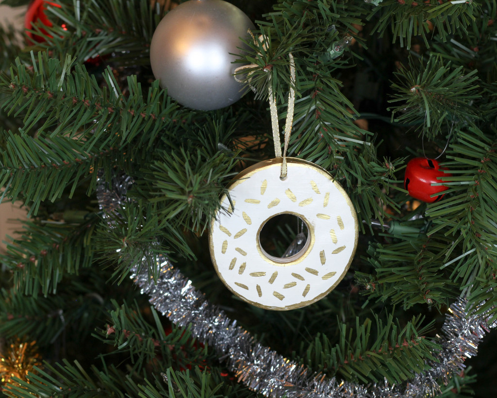 DIY Gilded Donut Ornaments by Twinspiration