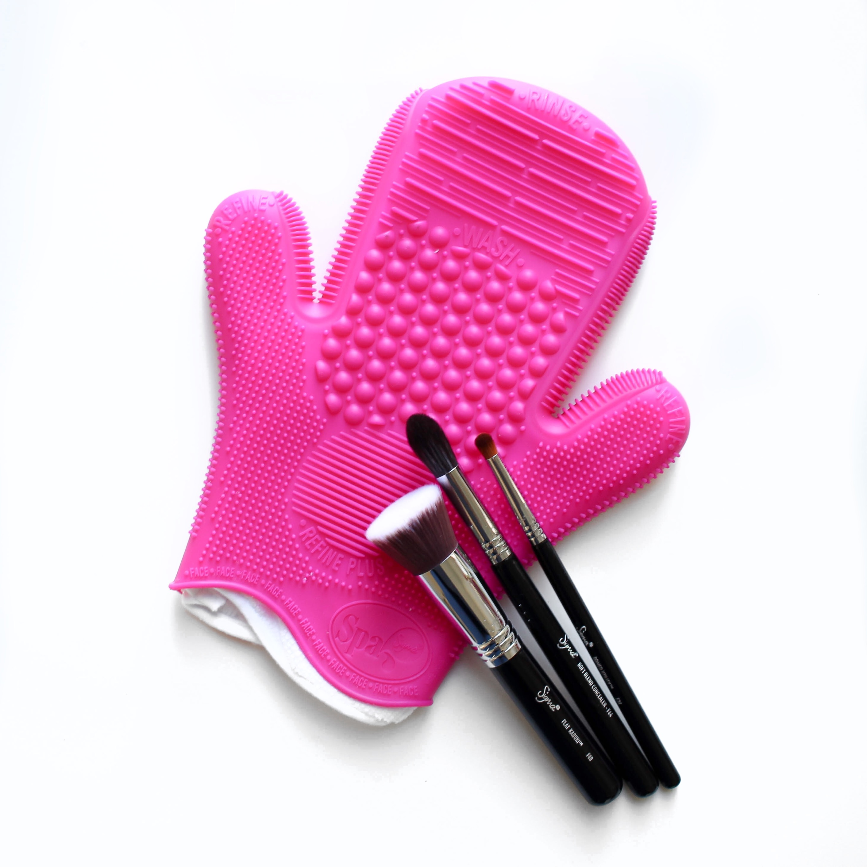 Sigma Beauty | Brush Cleaning Tools Review • Twinspiraton