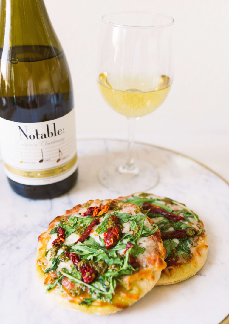 Easy Arugula Tomato Pizza Appetizer | Twinspiration