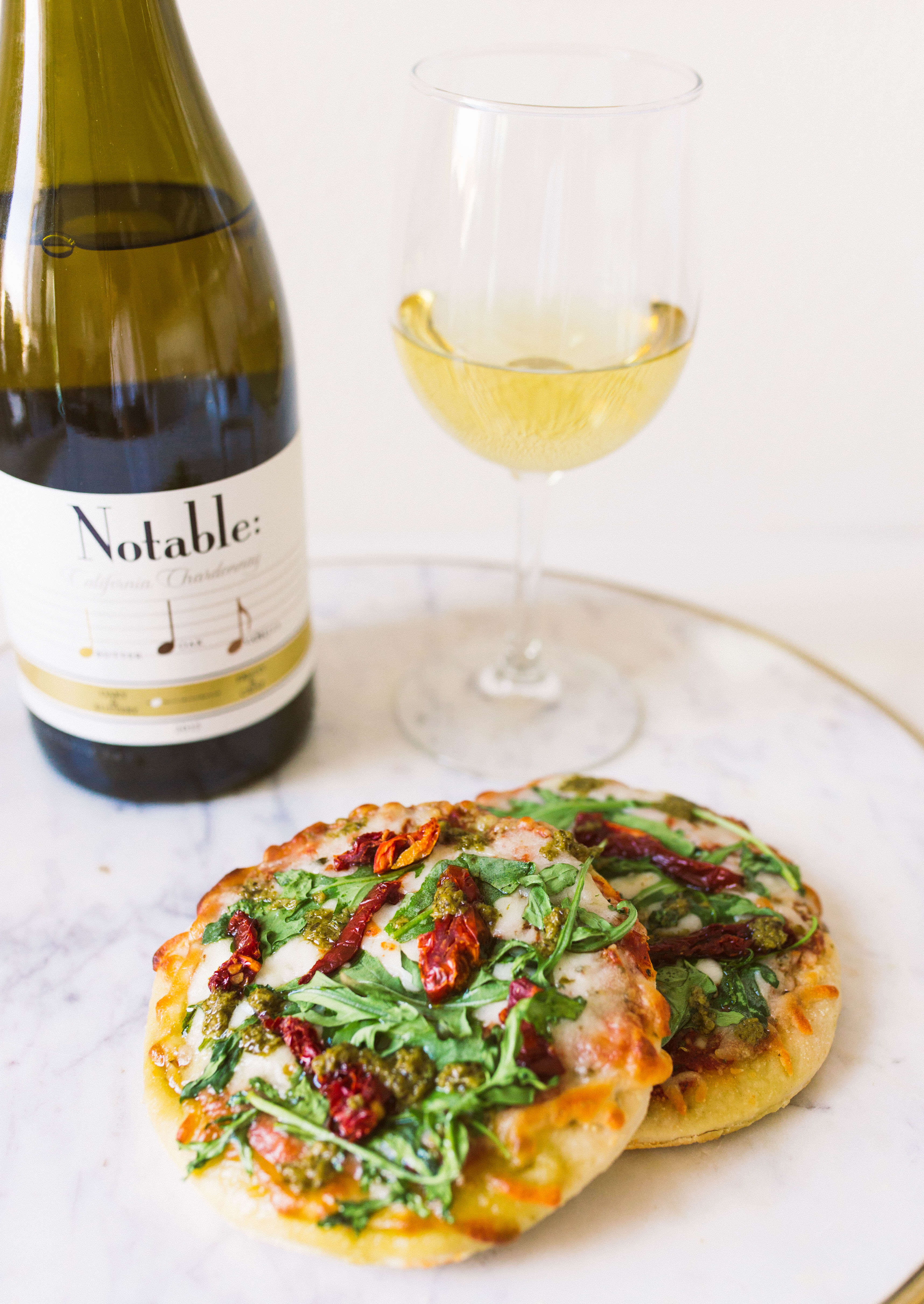 Easy Arugula Tomato Pizza Appetizer | Twinspiration