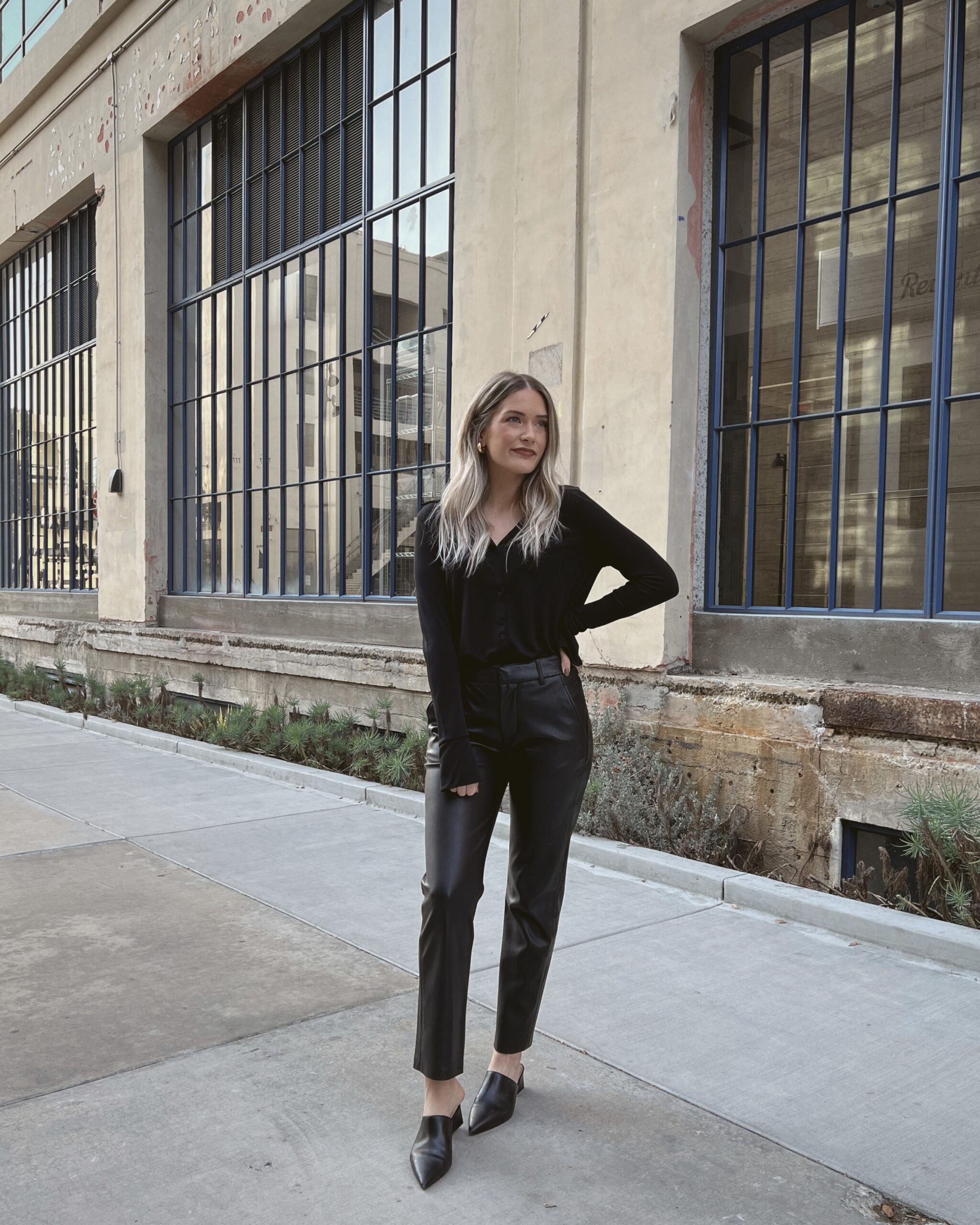 The Perfect Black Blouse | Twinspiration