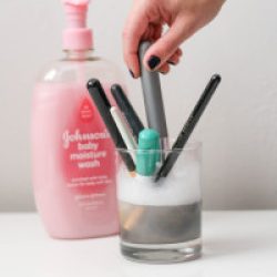 How to Clean Your Makeup Brushes by Twinspiration